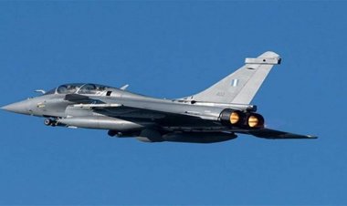 شاهد.. لحظة تصادم طائرتين في السماء