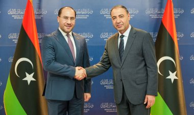 العراق وليبيا يؤكدان ضرورة توحيد الجهود لدعم الاستقرار وتعزيز الأمن في المنطقة