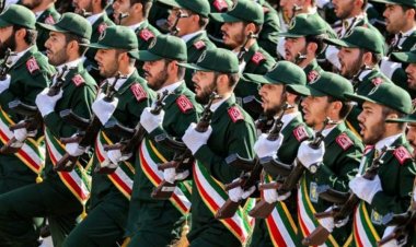 الحرس الثوري يلوح يإغلاق مضيق هرمز