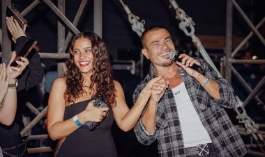 ابنة عمرو دياب تخطف الأضواء في حفل أبو ظبي (فيديو)