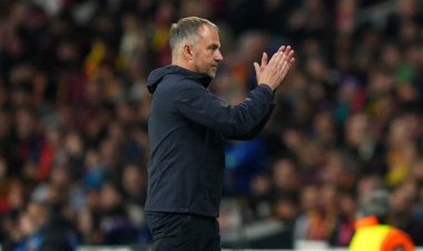 هل اقتربت نهاية مدرب برشلونة؟