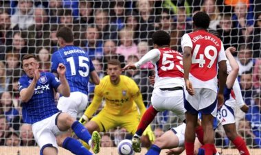 ارسنال يؤجل تتويج ليفربول بالدوري الإنجليزي