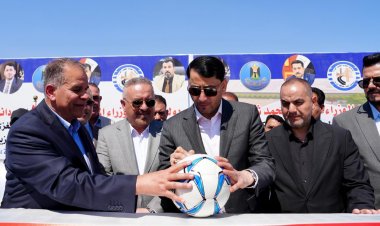 الأمين العام لمجلس الوزراء يضع حجر الأساس لمشروع ملعب الشطرة الدولي بسعة 25 ألف متفرج