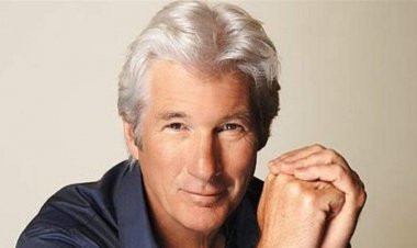 الفنان الأمريكي "ريتشارد جير" يشعل مواقع التواصل بقصيدة محمود درويش فكر بغيرك