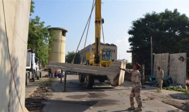 في بغداد.. فتح طريق مغلق ورفع كتل كونكريتية