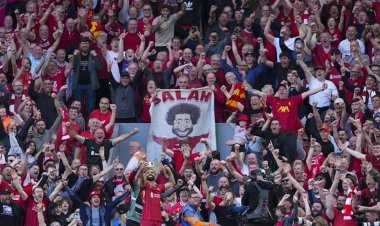 ليفربول يتوج بلقب بطل الدوري الإنجليزي