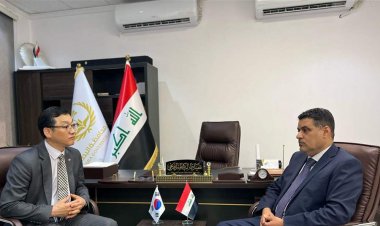 استعدادًا لمباراة الأسود والشمشون.. السفير الكوري يصل البصرة