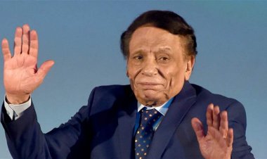 الفنان عادل إمام يعود إلى دائرة الضوء بعد 15 عامًا من الغياب