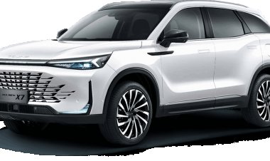 "ماكينة" يستعرض سيارة BAIC X7 مع مصطفى ويسي