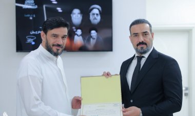شبكة الإعلام العراقي تتسلم تكريماً من المكتب الخاص للسيد الصدر