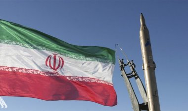 إيران تكشف عن صاروخ "قاسم بصير" الباليستي الجديد