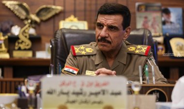 رئيس أركان الجيش يتفقد قاعدة أم قصر البحرية ويجري جولة بالمياه الإقليمية