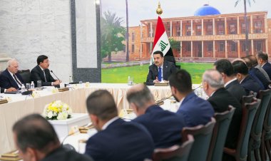 رئيس الوزراء يوجه إدارات المصارف بتبسيط الإجراءات وتشجيع المواطن على إيداع امواله فيها