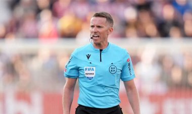 حكم الكلاسيكو يخرج عن صمته ويفسر جميع الحالات الجدلية: هنا أخطأت فقط