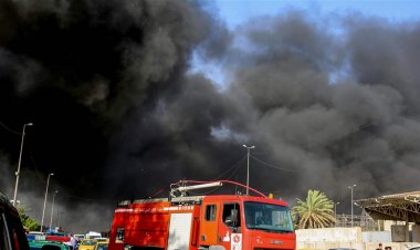 حريق كبير يلتهم مخازن للمواد الإنشائية والكهربائية في الكرادة