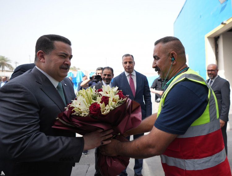 رئيس الوزراء يجري زيارة إلى معامل شركة الشرق الأوسط للتعبئة والتغليف في بغداد
