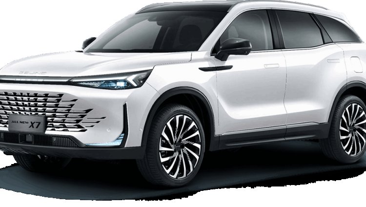 "ماكينة" يستعرض سيارة BAIC X7 مع مصطفى ويسي