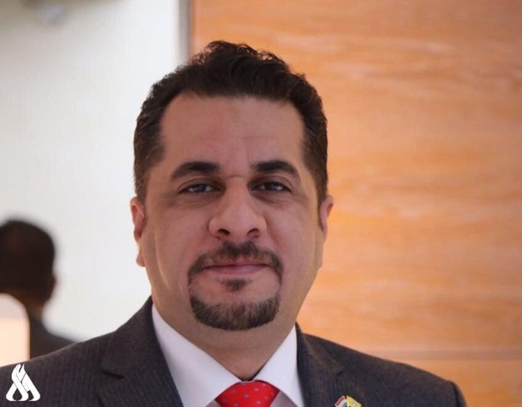 المستشار السياسي لرئيس الوزراء ينفي بناء مصافٍ خارج العراق