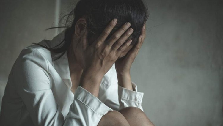 العثور على شقيقتين مقيدتين في "سجن خاص" قذر بعدما اغتصبهما والدهما