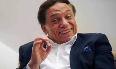 هل هو طريح الفراش.. ما حقيقة صورة عادل امام الأخيرة؟