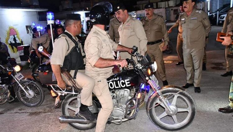 وزير الداخلية يوجه بمنع منتسبي الشرطة من قيادة الدراجة بالزي العسكري
