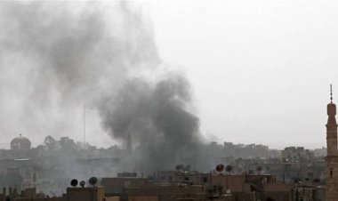 مسيرة تستهدف سيارة مدنية على طريق مطار حلب الدولي (فيديو)