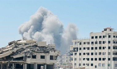 بداخله مئات النازحين.. انهيار برج "مشتهى" غرب مدينة غزة بعد قصفه للمرة الثانية