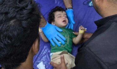 انقاذ طفل في كربلاء من الموت بعد ابتلاعه "خنفساء".. (صور)