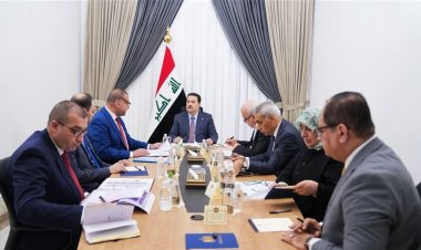 السوداني يوجه بإعفاء 15 مديراً بسبب الكهرباء