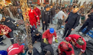 بعد 15 ساعة على الحادثة.. عمليات الإنقاذ مستمرة تحت ركام "مجسر العطيشي".. كم عدد العالقين؟