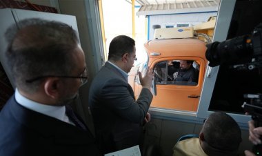 السوداني: من غير الصحيح أن تُصرف الأموال وتؤهل المداخل دون متابعة أوزان الشاحنات