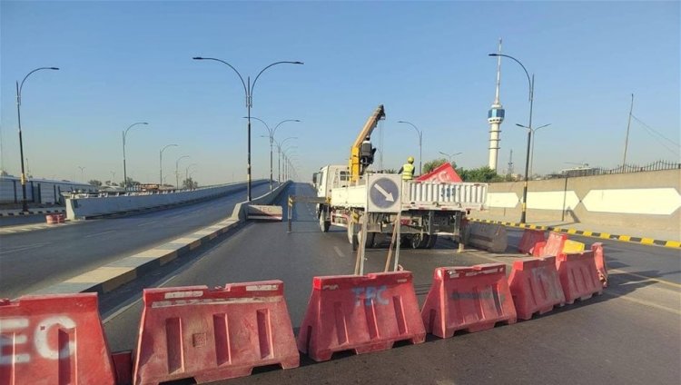 لمدة أربعة أيام.. قطع جسر حيوي وسط بغداد (صور)