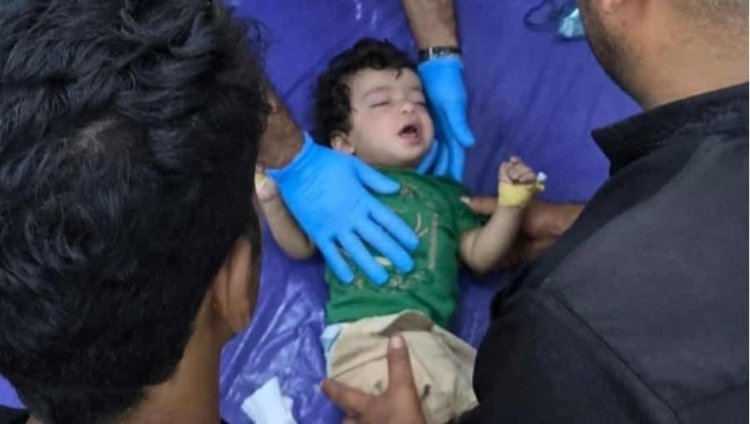 انقاذ طفل في كربلاء من الموت بعد ابتلاعه "خنفساء".. (صور)