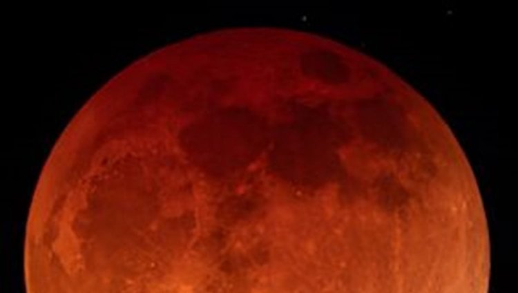 بالفيديو.. القمر يدخل مرحلة شبه الظل الان