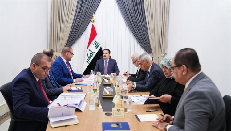 السوداني يوجه بإعفاء 15 مديراً بسبب الكهرباء