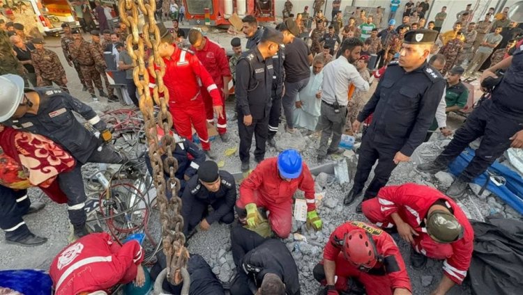 بعد 15 ساعة على الحادثة.. عمليات الإنقاذ مستمرة تحت ركام "مجسر العطيشي".. كم عدد العالقين؟