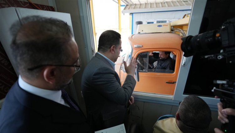 السوداني: من غير الصحيح أن تُصرف الأموال وتؤهل المداخل دون متابعة أوزان الشاحنات