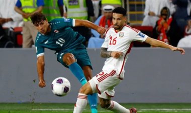 حدث نادر في مباراة العراق والإمارات يتخطى حدود كرة القدم (فيديوهات)