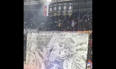 "تيفو" جماهير يفجر موجة غضب في تركيا