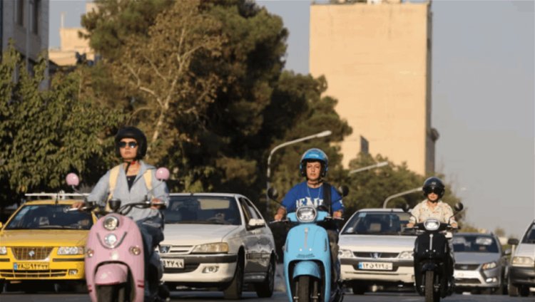 إيران تسمح رسمياً للنساء بالحصول على رخص قيادة الدراجات النارية