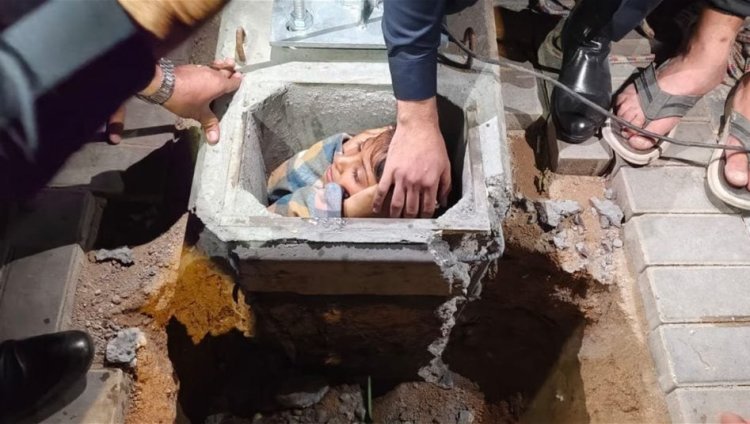 البصرة... إنقاذ طفلة سقطت في "خرسانة كونكريتية"