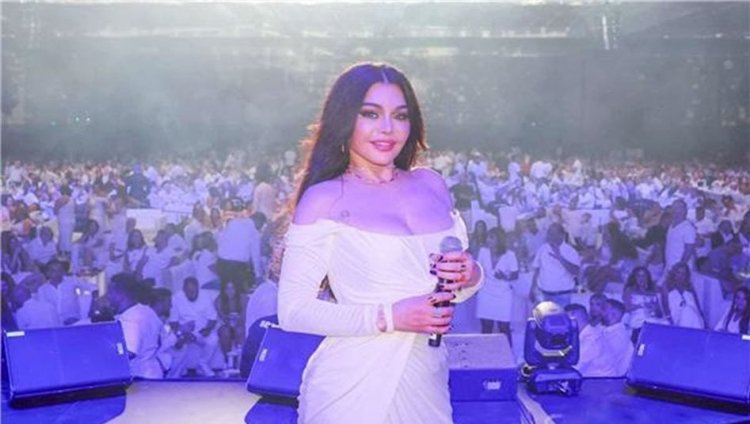 هيفاء وهبي تخطف الأنظار على مسرح موسم الرياض (صور)