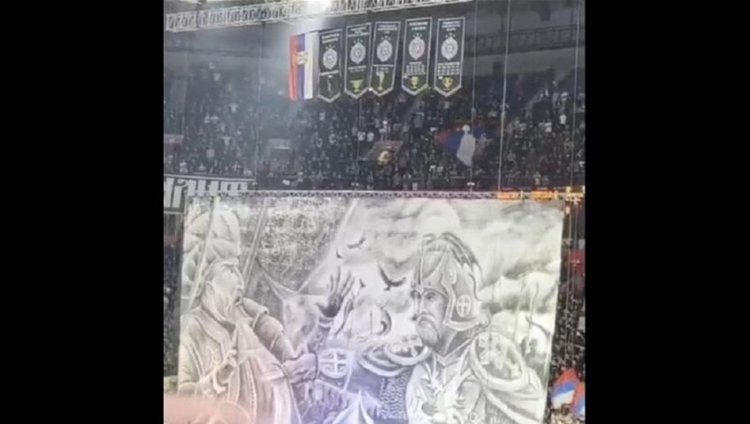 "تيفو" جماهير يفجر موجة غضب في تركيا