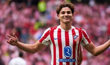 جوليان ألفاريز يوضح موقفه من شائعات انتقاله إلى برشلونة