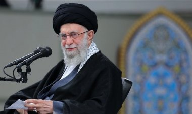 سجال على تغريدة المرشد الإيراني الأعلى بعد تعليق ايلون ماسك بالفارسية