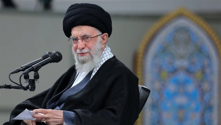 سجال على تغريدة المرشد الإيراني الأعلى بعد تعليق ايلون ماسك بالفارسية